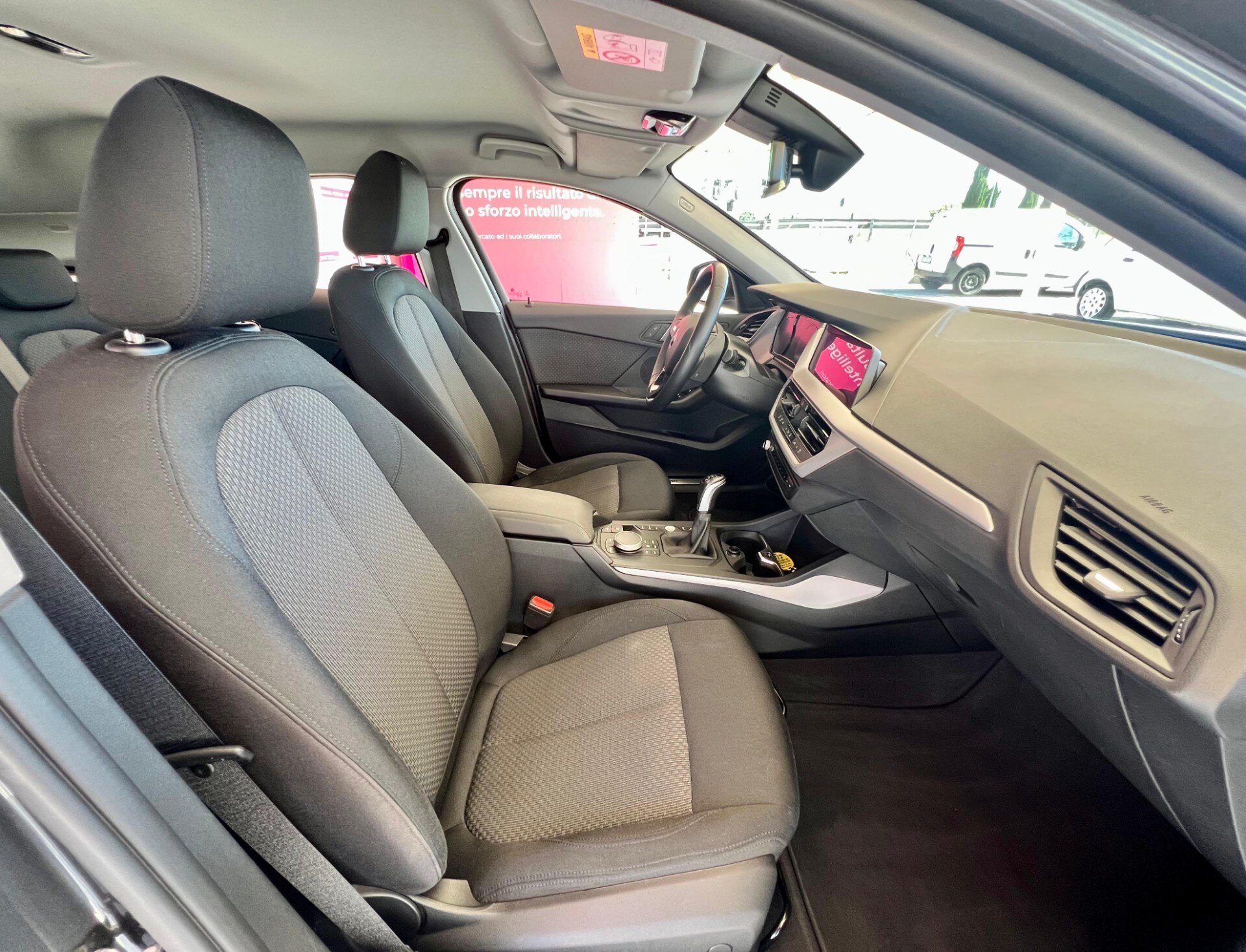 BMW Serie 1       (F40) 116d 5p. Business Advantage