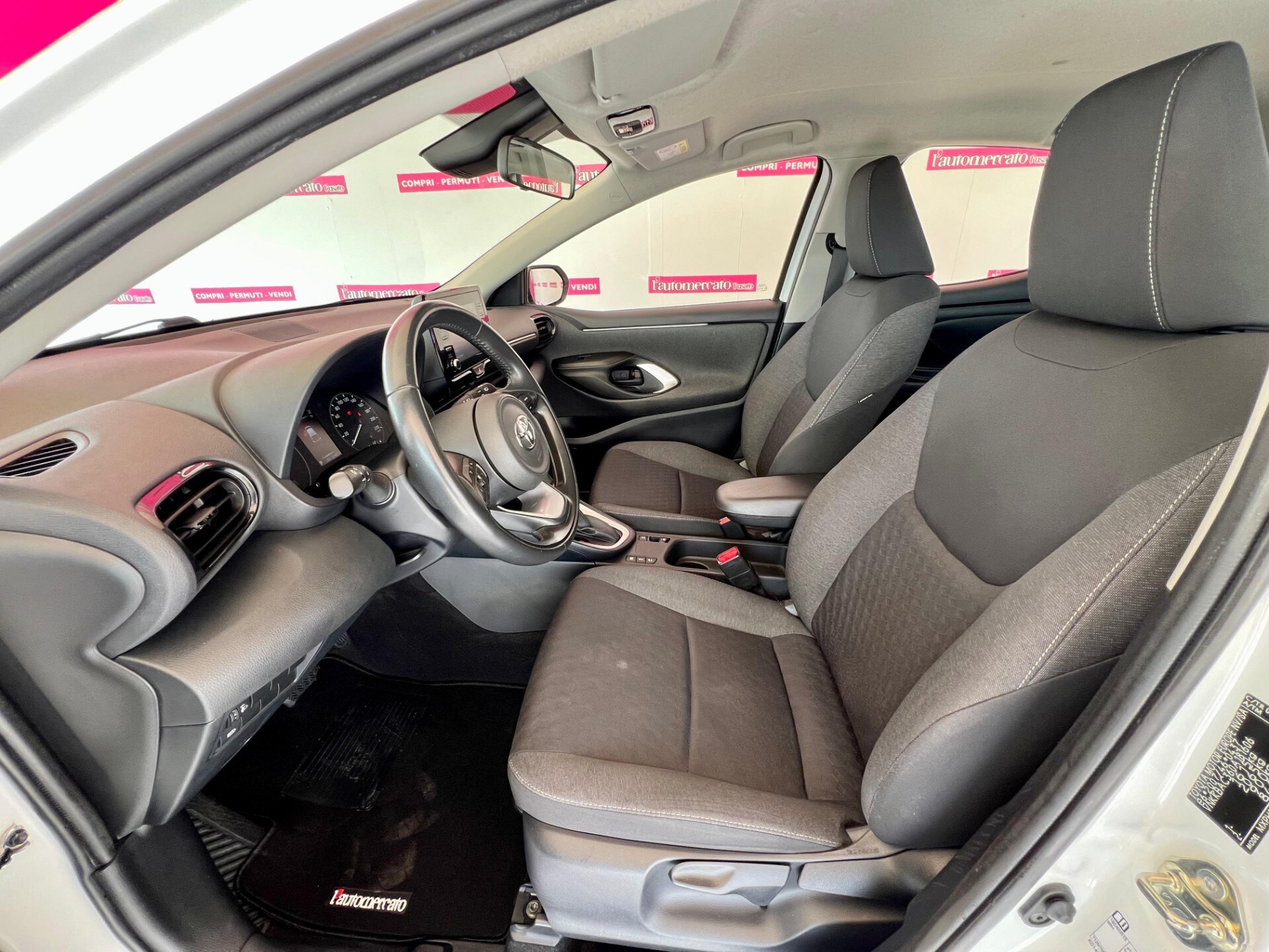 TOYOTA Yaris 4&ordf; serie Yaris 1.5 Hybrid 5 porte Business
