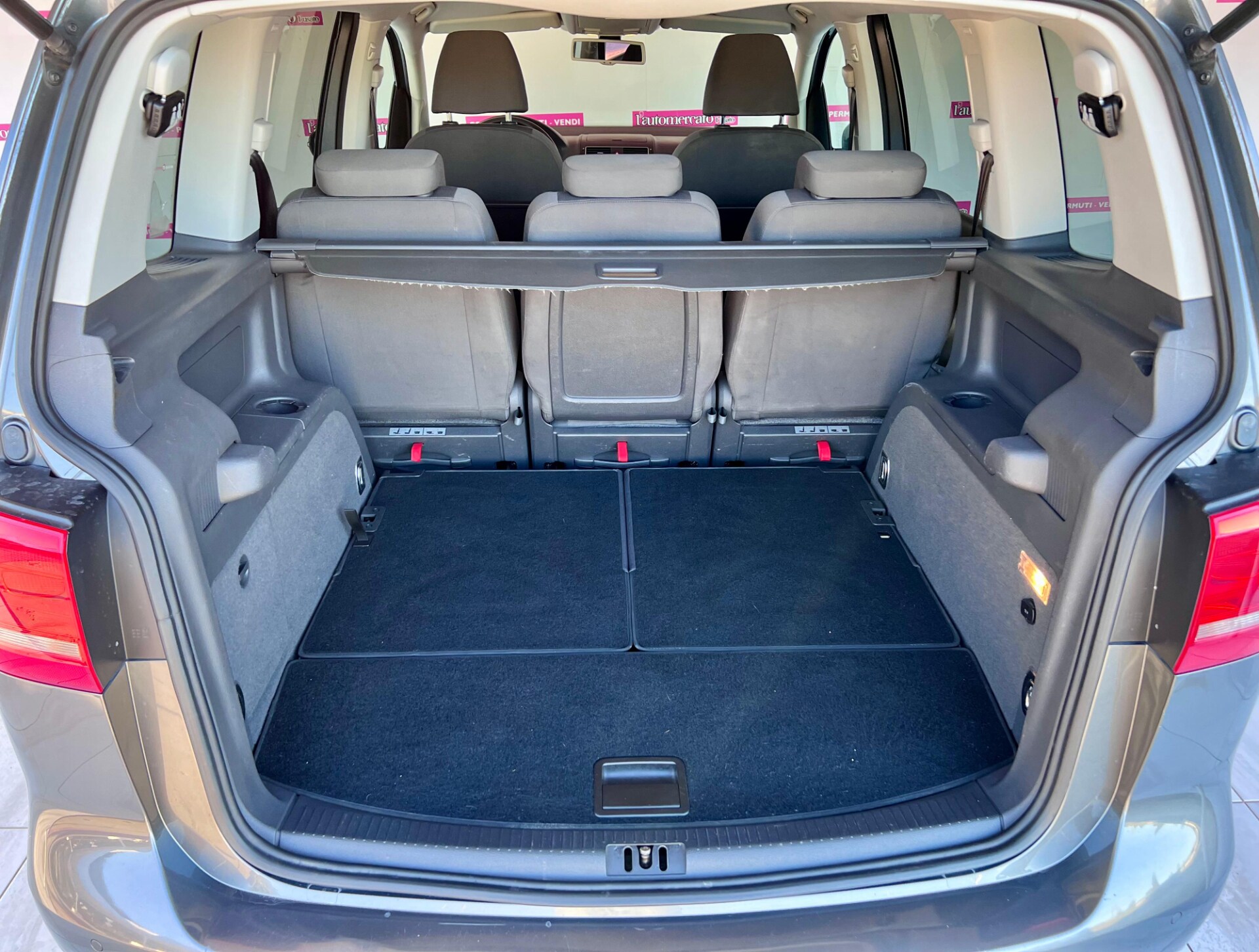 VOLKSWAGEN Touran 2&ordf; serie Touran 2.0 TDI 140 CV Highline